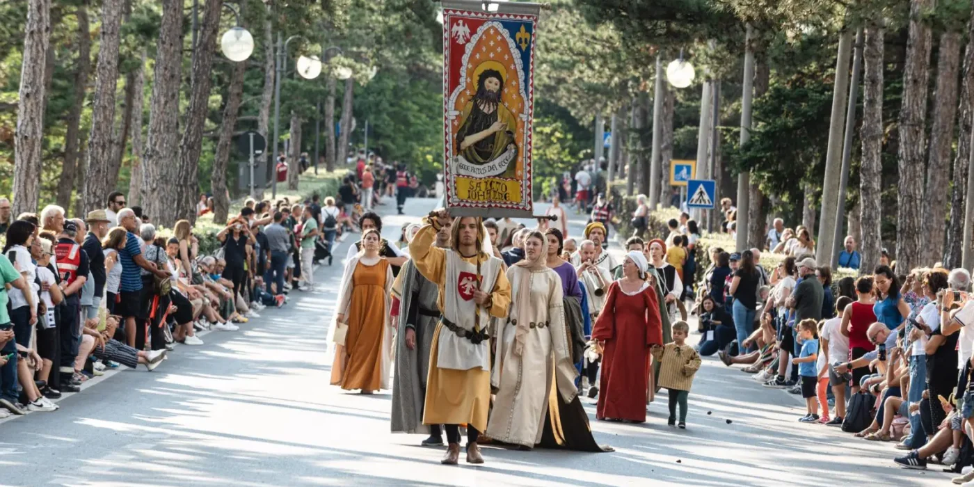 La Perdonanza L'Aquila Corteo Storico