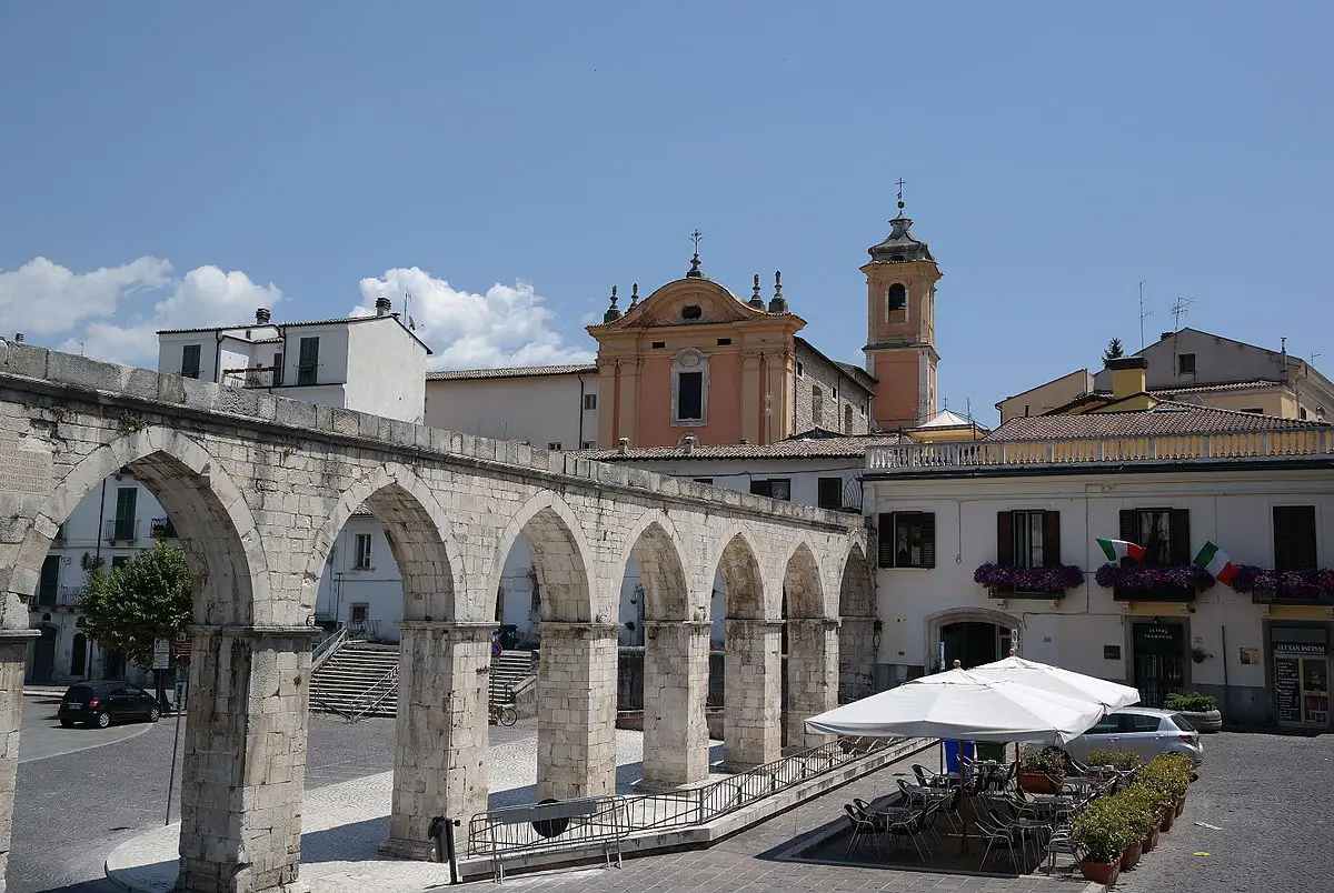 Sulmona Mittelalterliches Aquädukt