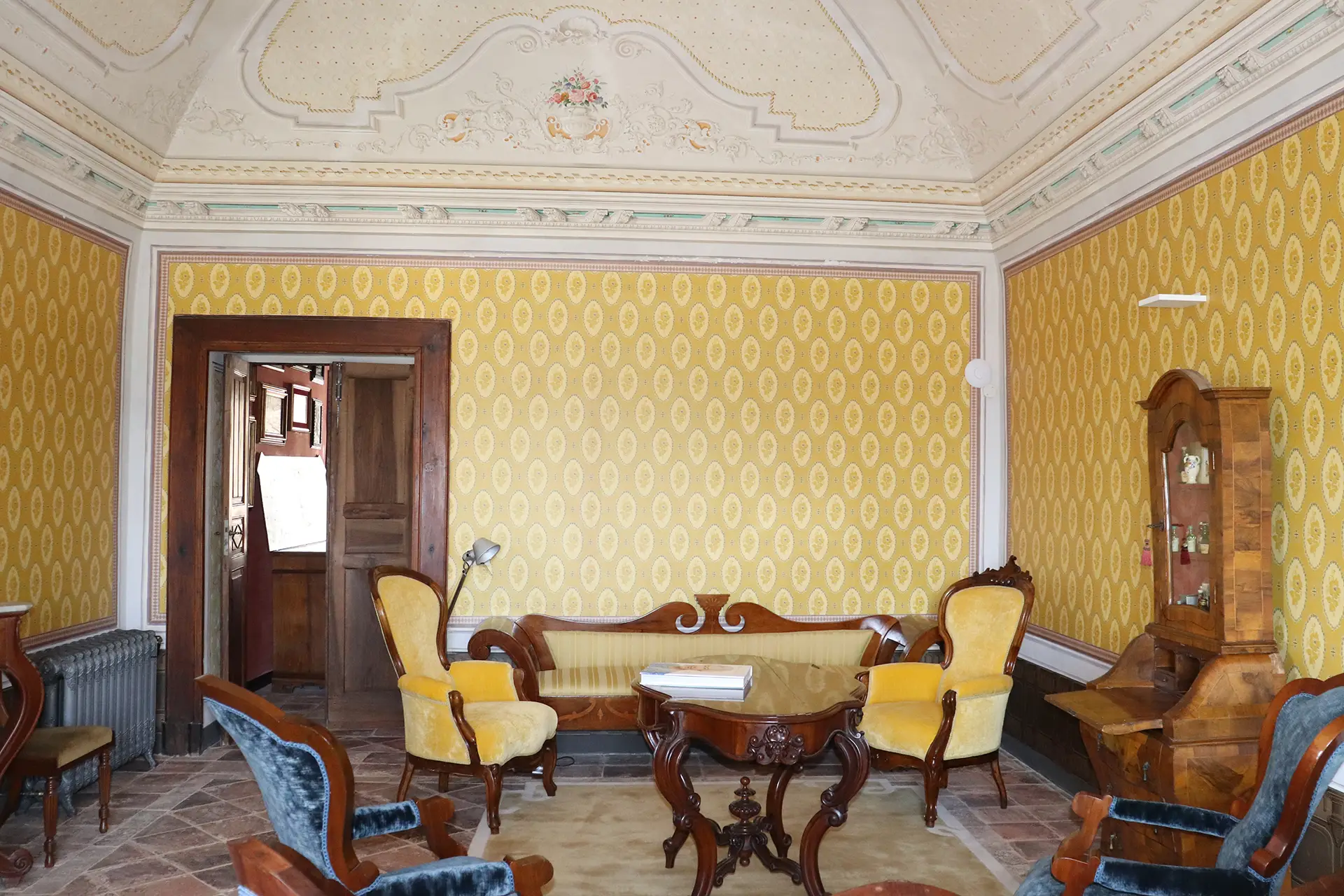 PALAZZO D'ALESSANDRO Caporciano | Salotto suite